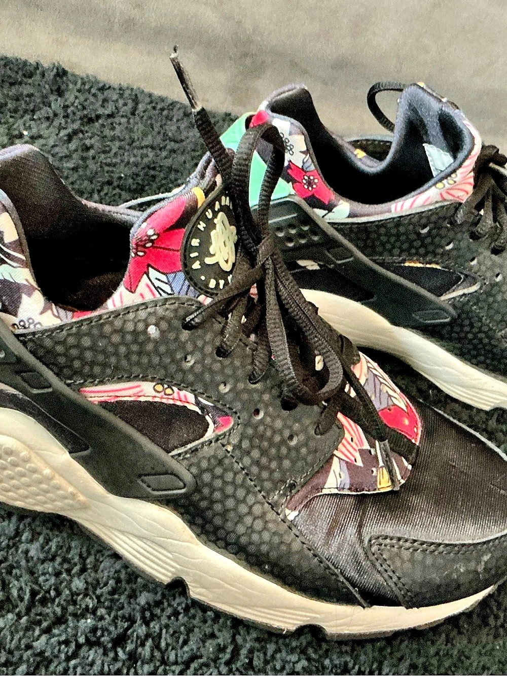 Nike Air Huarache Aloha Sneakers Black & Pink